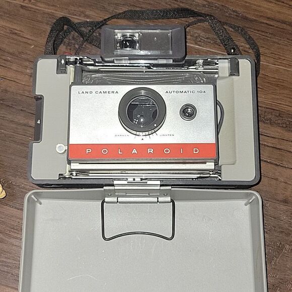 Polaroid Black & White/Color 104 Vintage Camera with accessories - Picture 4 of 12